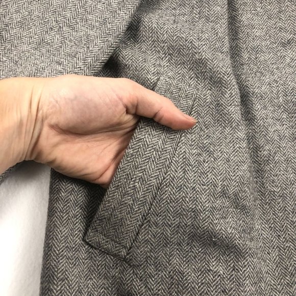 Halogen Women's Size Medium Grey Wool Blend Cropped 2 Button Herringbone Jacket - Picture 4 of 9